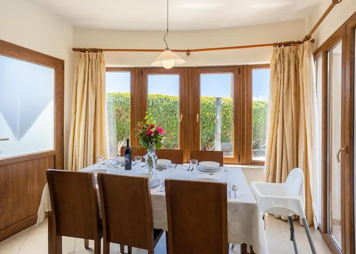 Tsikkos Tessera Vila Argaka