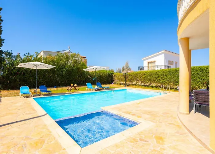 Tsikkos Tessera Vila Argaka