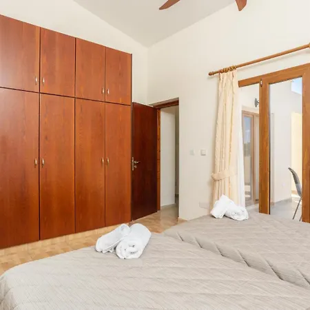 Tsikkos Tessera Villa *