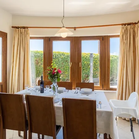 Tsikkos Tessera Villa Argaka